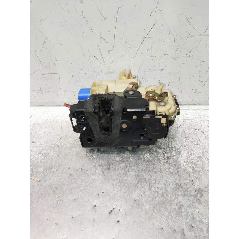 Recambio de motor cierre centralizado delantero derecho para volkswagen polo (9n3) referencia OEM IAM 3B1837016BQ 5P 2005