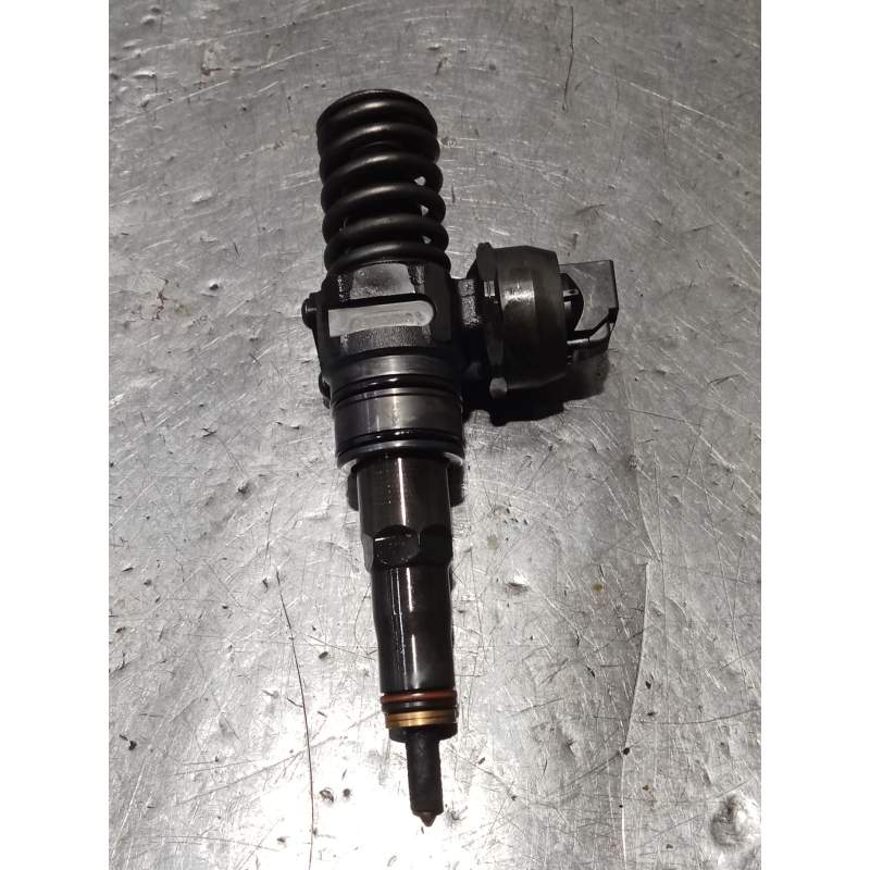 Recambio de inyector para volkswagen touran (1t1, 1t2) 1.9 tdi referencia OEM IAM 0414720215 038130073 BOSCH