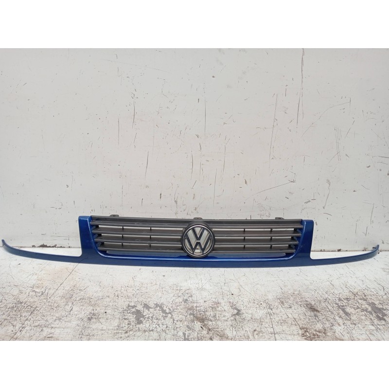 Recambio de rejilla delantera para volkswagen polo classic (6v2) básico referencia OEM IAM 6K5854643A  