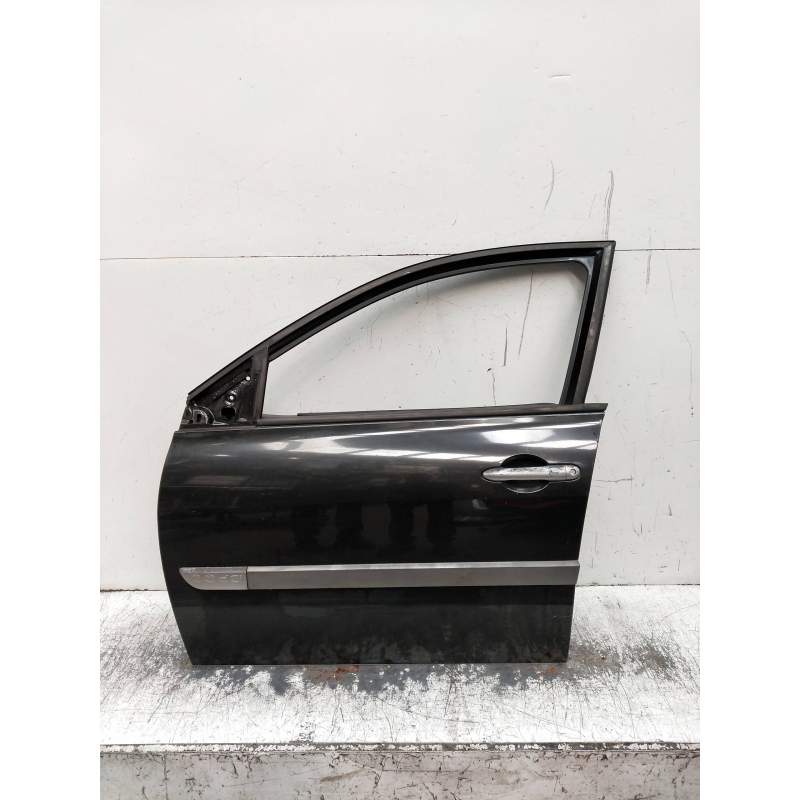 Recambio de puerta delantera izquierda para renault megane ii berlina 5p referencia OEM IAM  5P 2006