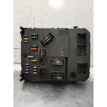CAJA RELES / FUSIBLES 2003