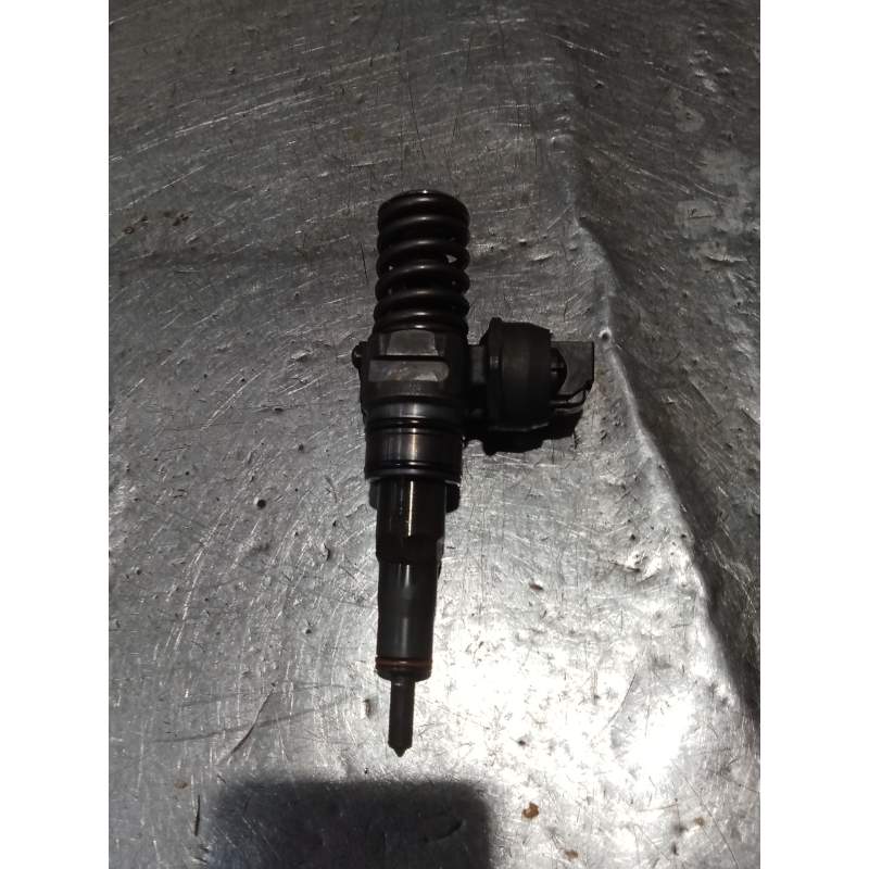 Recambio de inyector para volkswagen touran (1t1, 1t2) 1.9 tdi referencia OEM IAM 0414720215 038130073 BOSCH