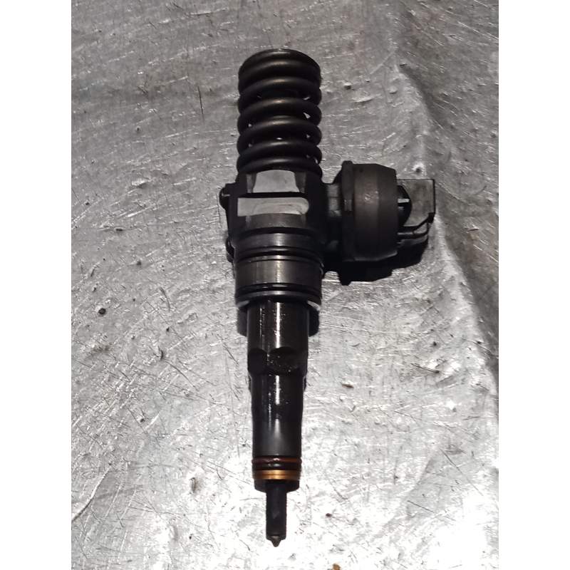 Recambio de inyector para volkswagen touran (1t1, 1t2) 1.9 tdi referencia OEM IAM 0414720215 038130073 BOSCH