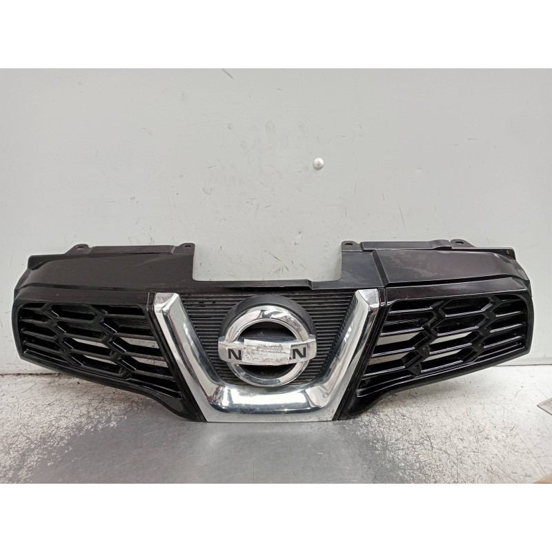 Recambio de rejilla delantera para nissan qashqai (j10) acenta referencia OEM IAM DS07325GA 10076 