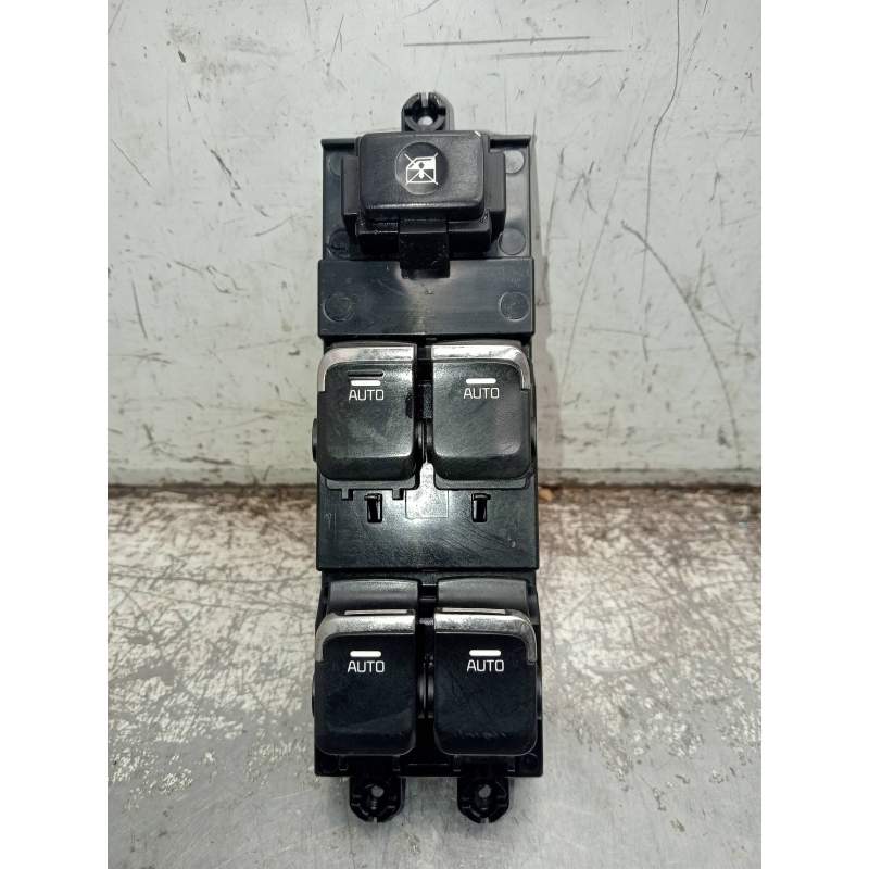 Recambio de mando elevalunas delantero izquierdo para kia cee´d sporty wagon drive referencia OEM IAM 49D4901110  5P