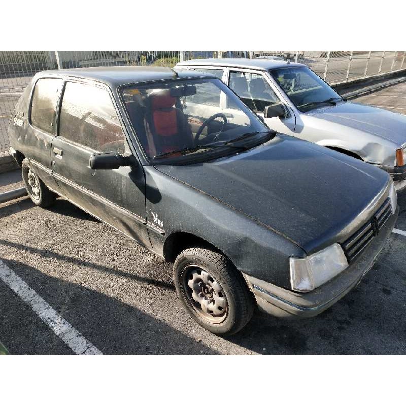 peugeot 205 berlina del año 1990