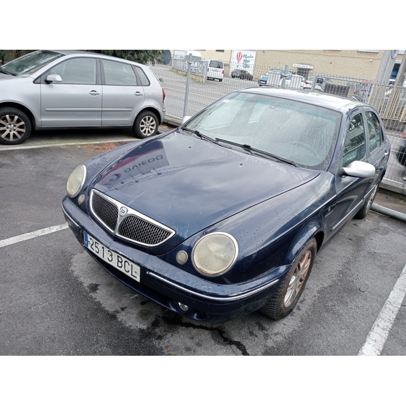 lancia lybra berlina del año 2000