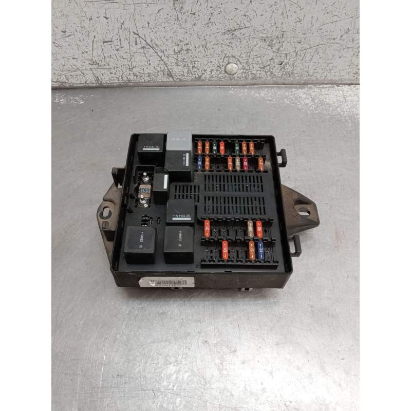 Recambio de caja reles / fusibles para jaguar xj luxury referencia OEM IAM DW9314A073C8 073736020414 2009