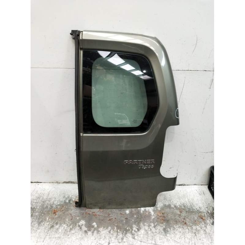 Recambio de puerta trasera derecha para peugeot partner tepee 1.6 hdi referencia OEM IAM  5P 