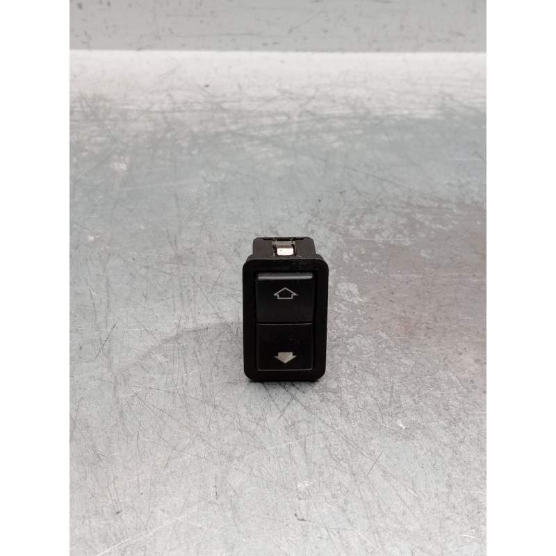 Recambio de mando elevalunas delantero derecho para bmw 5 (e39) 530 d referencia OEM IAM 8368974  