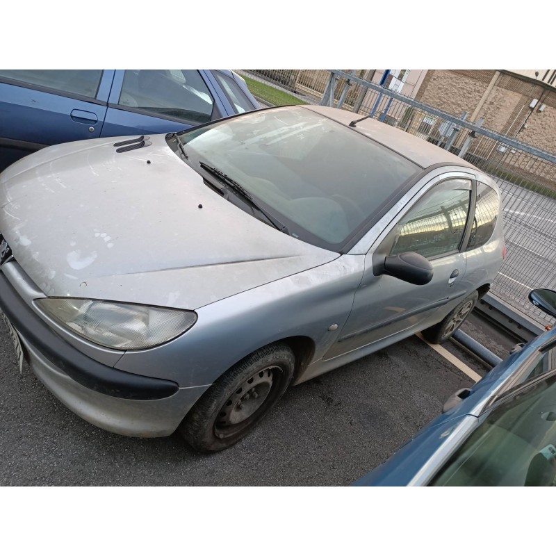 peugeot 206 berlina del año 2000