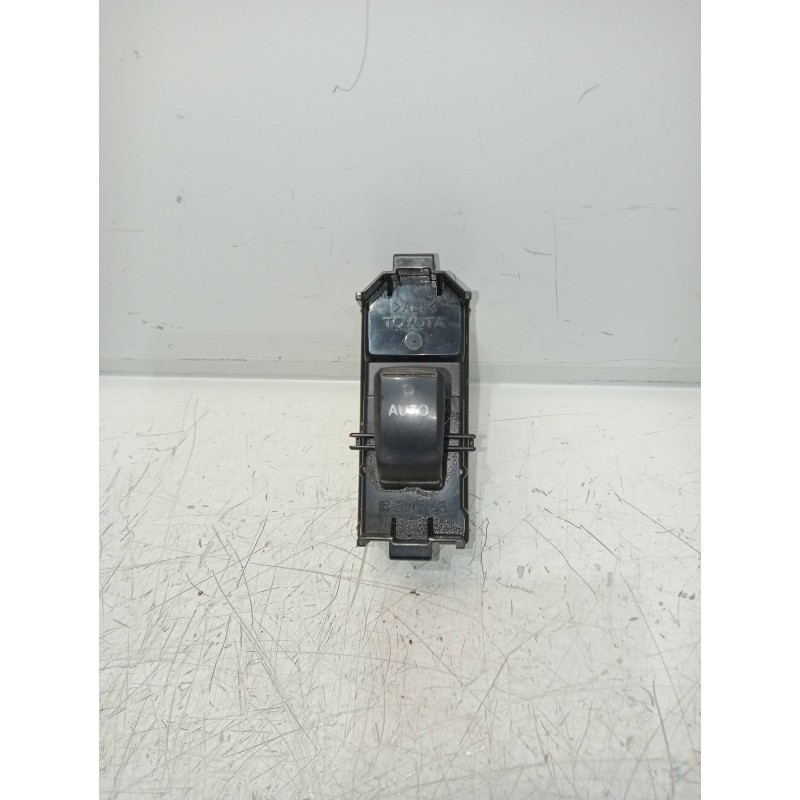 Recambio de mando elevalunas delantero izquierdo para toyota land cruiser (j12) 3.0 d-4d gx referencia OEM IAM 8403060052  3P