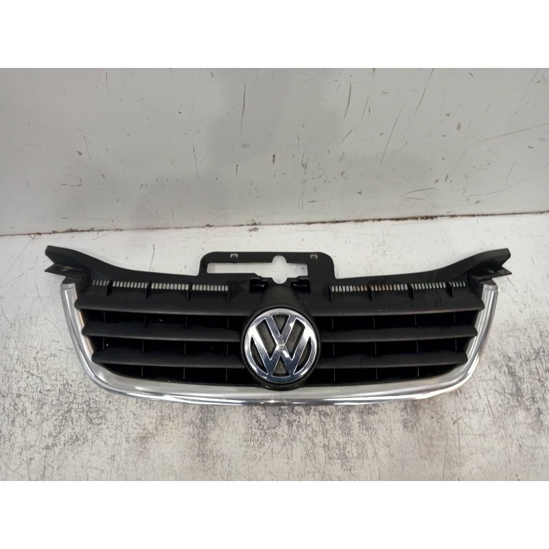 Recambio de rejilla delantera para volkswagen touran (1t1) highline referencia OEM IAM VW07046GA  