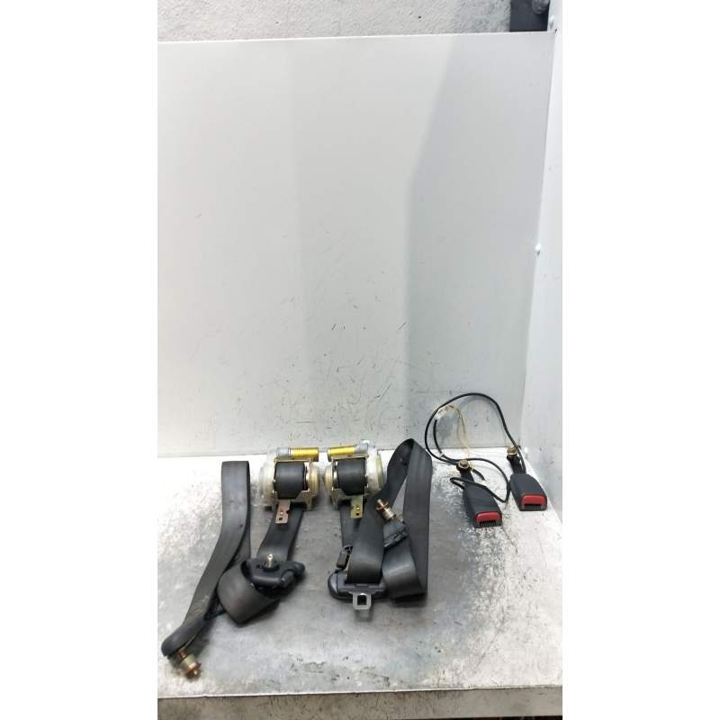 Recambio de juego cinturones delantero para hyundai trajet (fo) 2.0 referencia OEM IAM  5P 