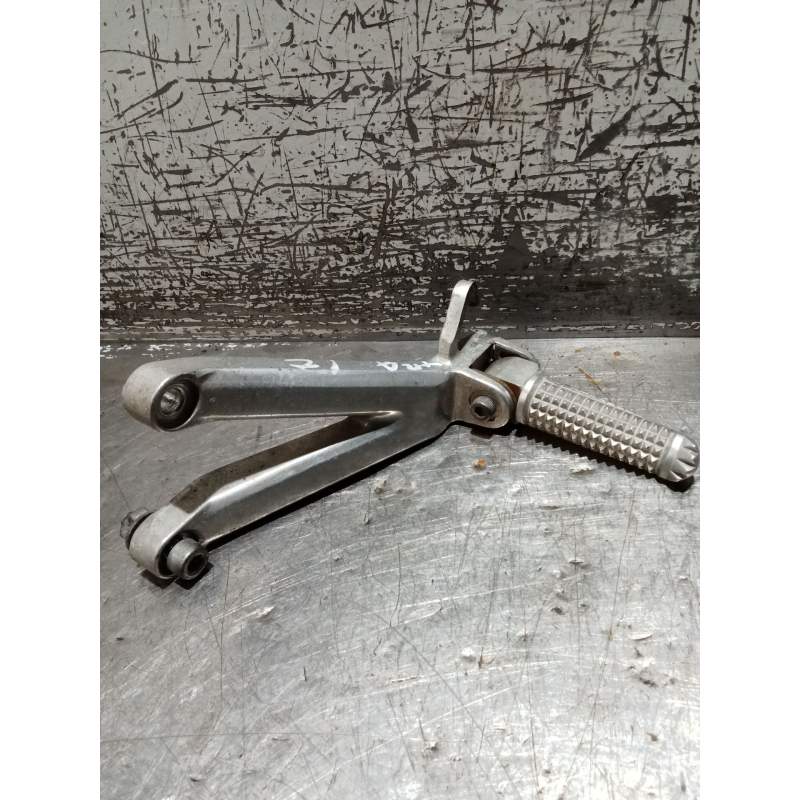 Recambio de estribos laterales para yamaha yzf-r yzf-r6 (rj03) referencia OEM IAM   TRASERA IZQUIERDA