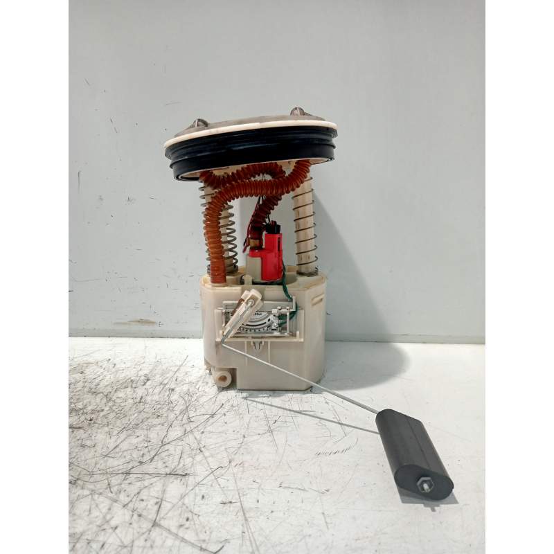 Recambio de bomba combustible para ford fiesta (cbk) referencia OEM IAM KWN831 13G 2002