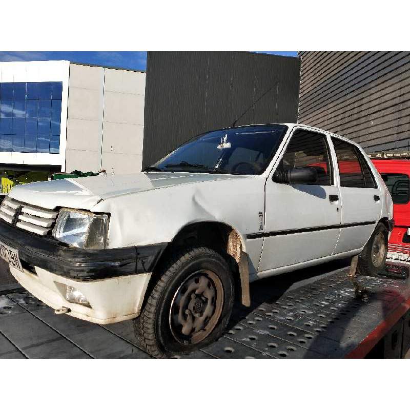 PEUGEOT 205 BERLINA