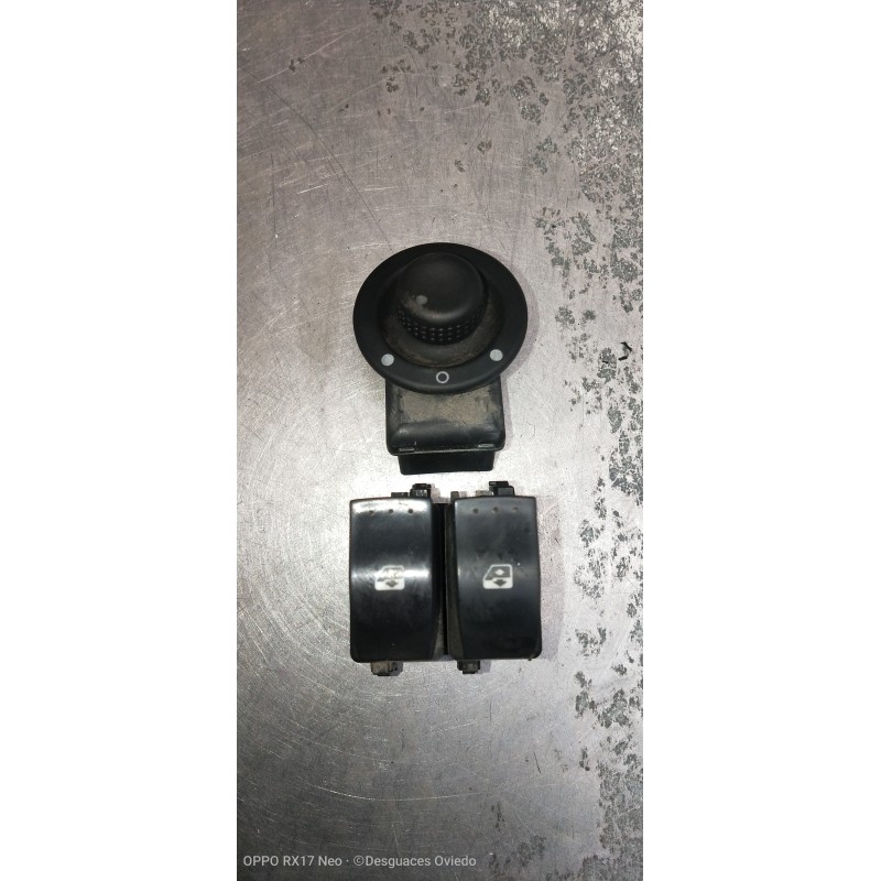 Recambio de mando elevalunas delantero izquierdo para renault trafic combi (ab 4.01) 29 ln combi9 acristalado referencia OEM IAM