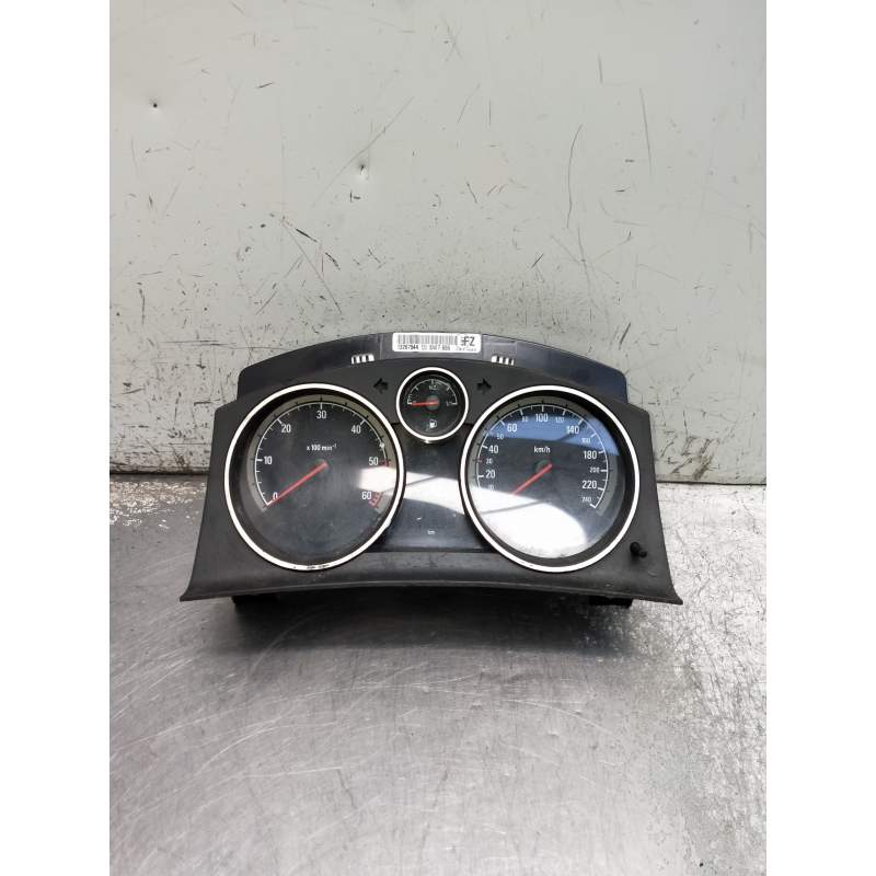 Recambio de cuadro instrumentos para opel zafira b referencia OEM IAM 13267544 19CDTI 2005