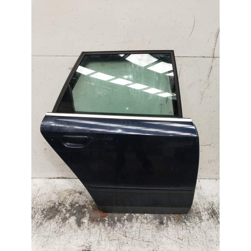 Recambio de puerta trasera derecha para audi a4 avant (8e) 1.9 tdi (96kw) referencia OEM IAM  RANCHERA 2001