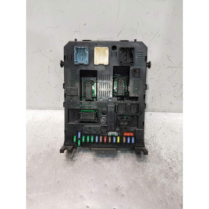 Recambio de caja reles / fusibles para peugeot 3008 i monospace (0u_) 1.6 hdi referencia OEM IAM 281197595  