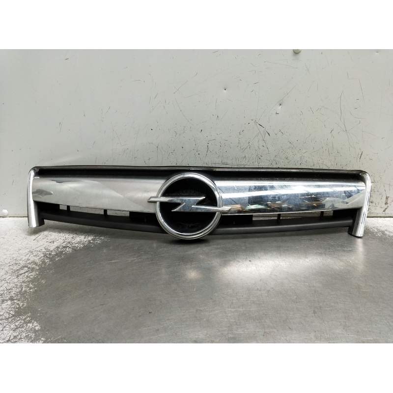 Recambio de rejilla delantera para opel antara cosmo 4x4 referencia OEM IAM 96433328  2006