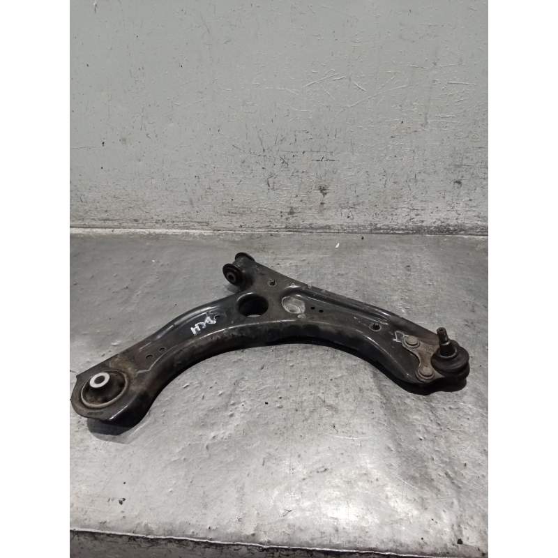 Recambio de brazo suspension superior delantero derecho para volkswagen polo referencia OEM IAM   