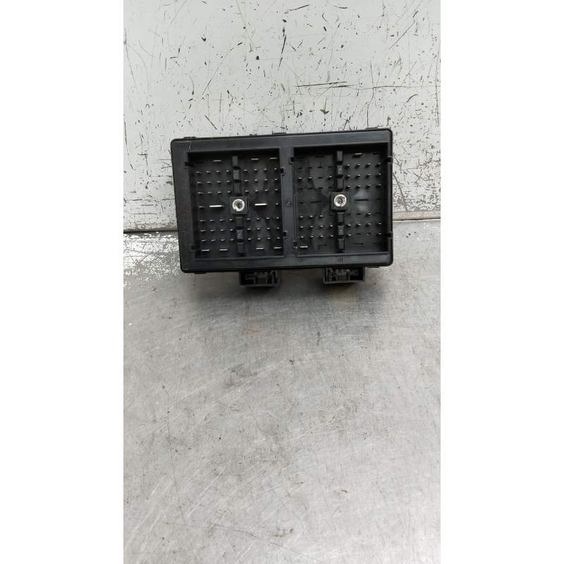 Recambio de caja reles / fusibles para opel antara cosmo 4x4 referencia OEM IAM 07116D AK62209 2006
