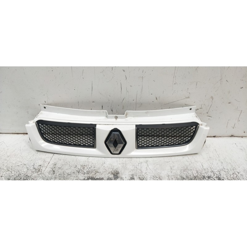 Recambio de rejilla delantera para renault trafic combi (ab 4.01) 29 ln combi9 acristalado referencia OEM IAM 7700313438 9116653