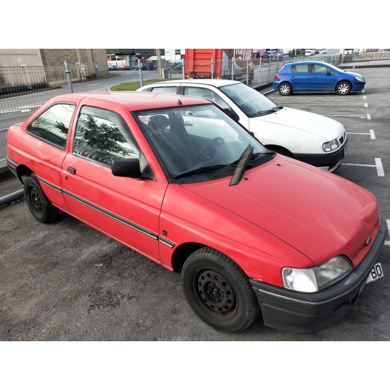 ford escort berlina/turnier del año 1992