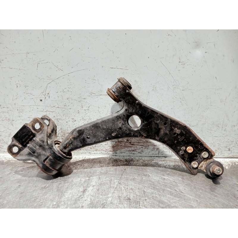 Recambio de brazo suspension inferior delantero derecho para ford focus turn. referencia OEM IAM BV613C339AAA  