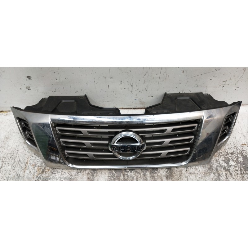 Recambio de rejilla delantera para nissan navara pick-up d23 2.3 dci referencia OEM IAM   