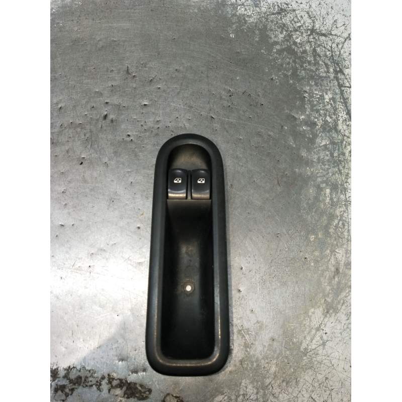 Recambio de mando elevalunas delantero izquierdo para renault twingo authentique referencia OEM IAM 8200356513 805209H 2007