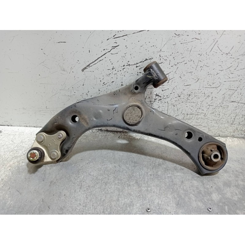 Recambio de brazo suspension inferior delantero izquierdo para toyota c-hr hybrid style plus referencia OEM IAM   