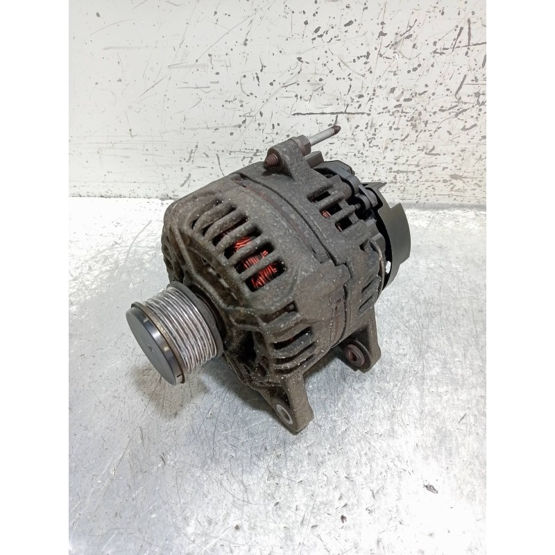 Recambio de alternador para renault clio iii confort dynamique referencia OEM IAM 0124425071 8200660033 BOSCH