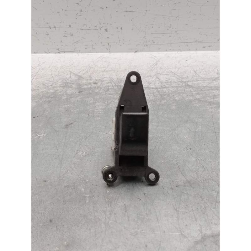 Recambio de mando elevalunas delantero derecho para nissan micra ii (k11) 1.0 i 16v referencia OEM IAM  5P 
