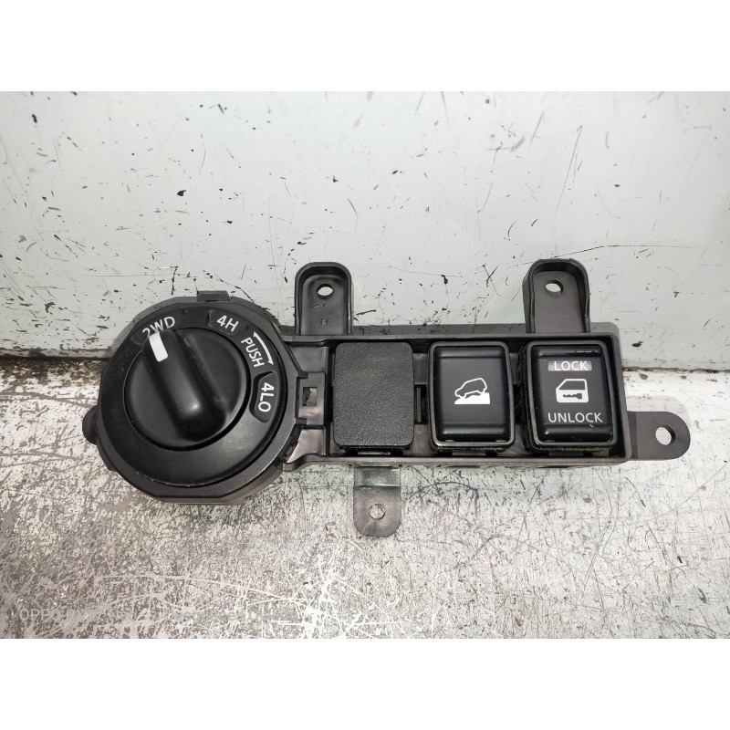 Recambio de mando multifuncion para nissan navara pick-up d23 2.3 dci referencia OEM IAM 682UU4KJ0A  