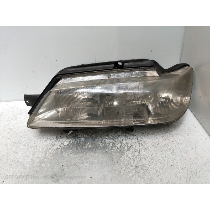 Recambio de faro izquierdo para peugeot 605 stdt referencia OEM IAM   