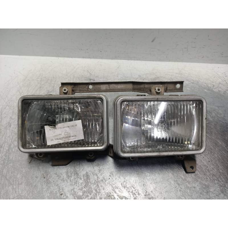Recambio de faro izquierdo para nissan vanette (c 220) referencia OEM IAM   