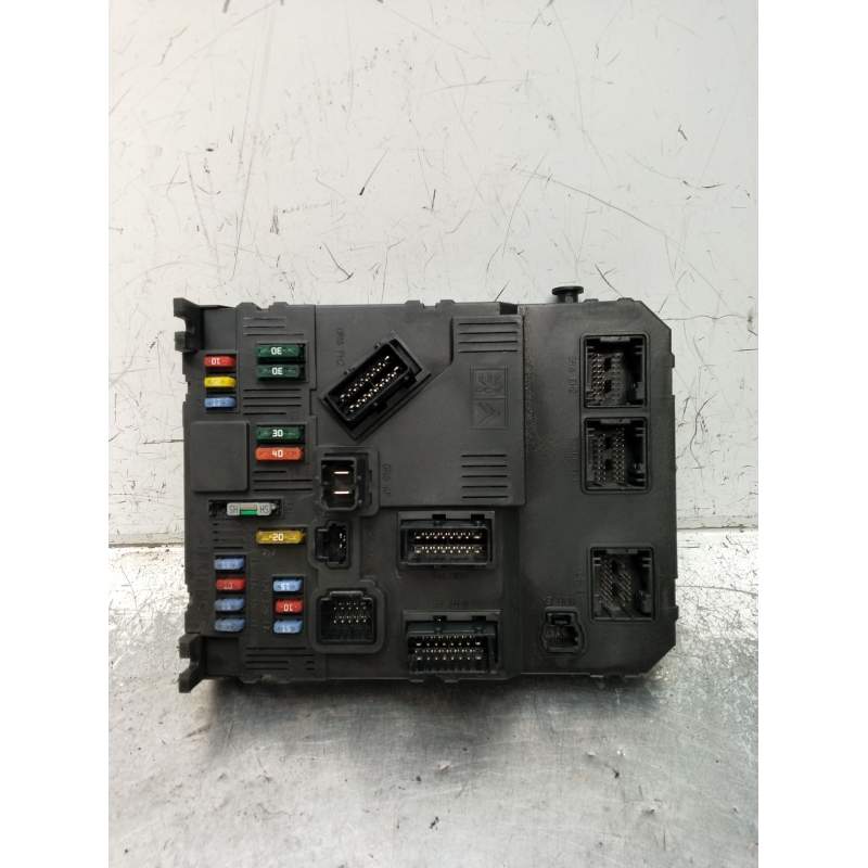 Recambio de caja reles / fusibles para peugeot 1007 (km_) 1.4 16v referencia OEM IAM 9659579180 BSIF0400 2005