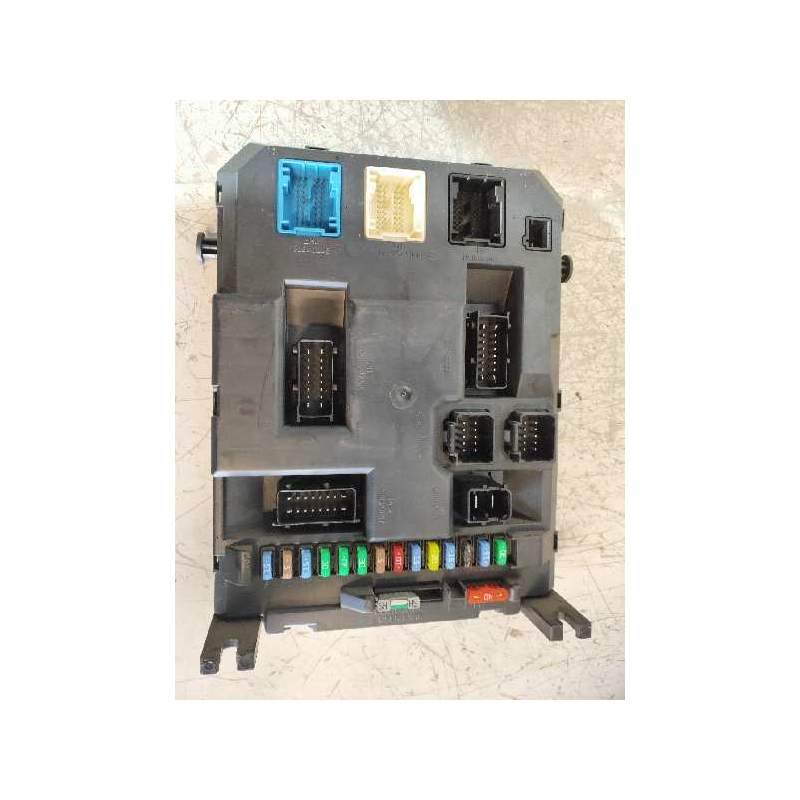 Recambio de caja reles / fusibles para citroën ds3 base referencia OEM IAM 22661F01 9674016680 X0100