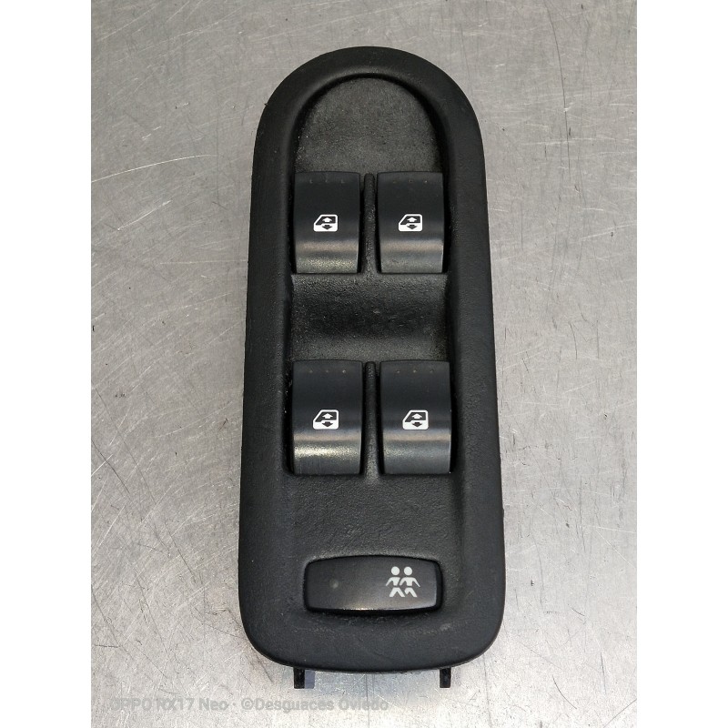 Recambio de mando elevalunas delantero izquierdo para renault scenic ii confort dynamique referencia OEM IAM 156018070  5P