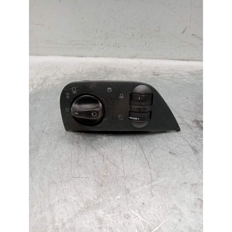 Recambio de mando luces para volkswagen polo berlina (6n1) concept referencia OEM IAM 6n1941531m INTERRUPTOR 1995