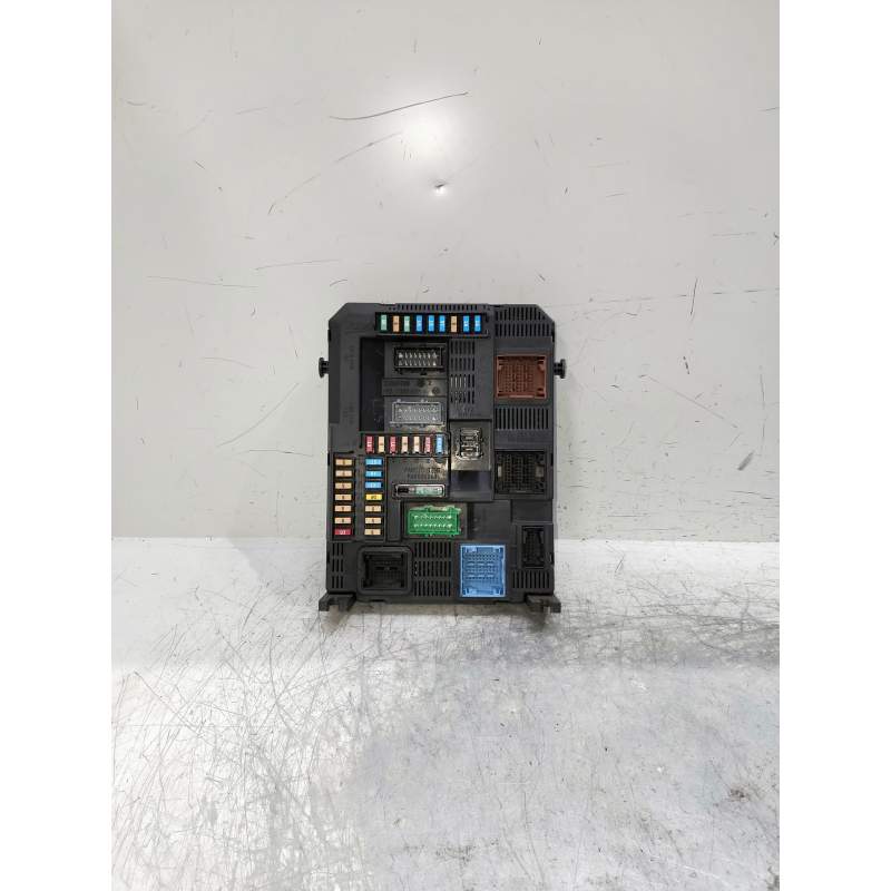 Recambio de caja reles / fusibles para citroën c4 cactus referencia OEM IAM 9819849680 BSIN0200 E1064159