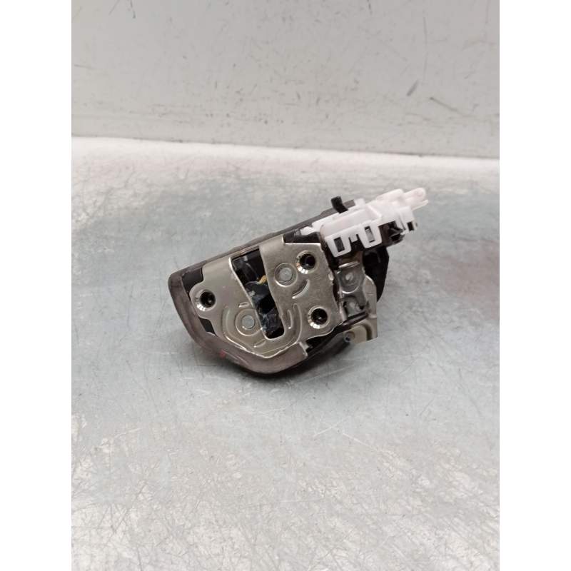 Recambio de motor cierre centralizado trasero izquierdo para toyota yaris active referencia OEM IAM  5p 2014