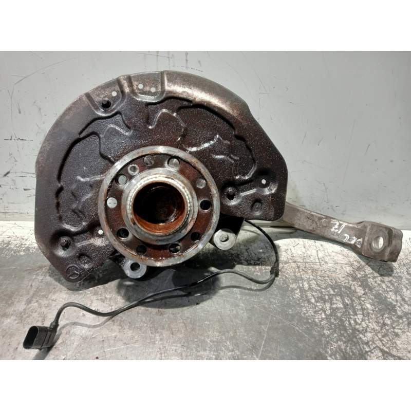 Recambio de mangueta delantera izquierda para mercedes-benz clase c (w205) lim. referencia OEM IAM 2052100  