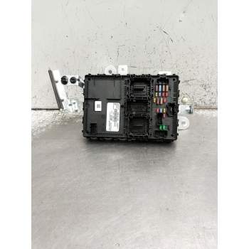 CAJA RELES / FUSIBLES F005V03186 LU5T15604BJD 2019