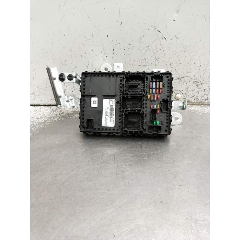 Recambio de caja reles / fusibles para ford puma referencia OEM IAM F005V03186 LU5T15604BJD 2019