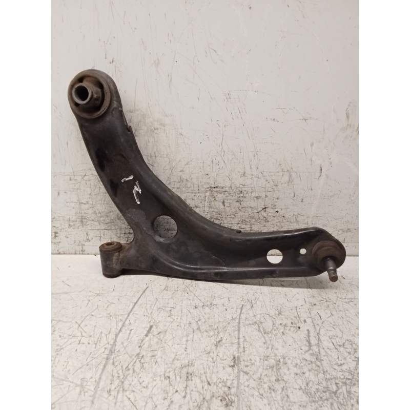 Recambio de brazo suspension inferior delantero izquierdo para toyota yaris active referencia OEM IAM  13G 2014