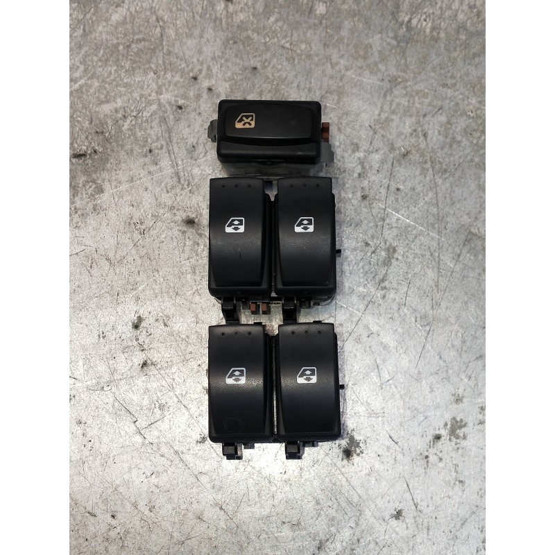 Recambio de mando elevalunas delantero izquierdo para renault megane ii berlina 5p confort dynamique referencia OEM IAM   5P